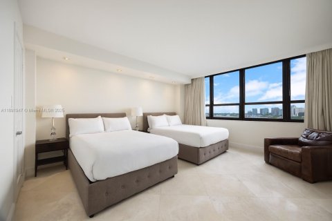 Condo in Miami, Florida, 2 bedrooms  № 1944149 - photo 20