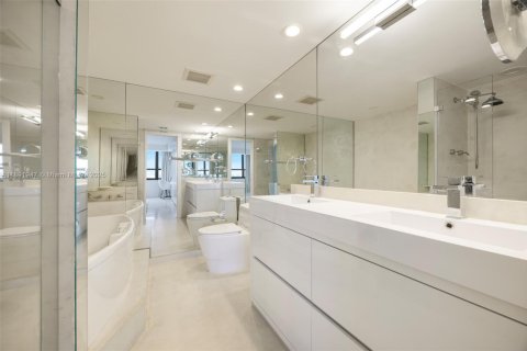 Condo in Miami, Florida, 2 bedrooms  № 1944149 - photo 18