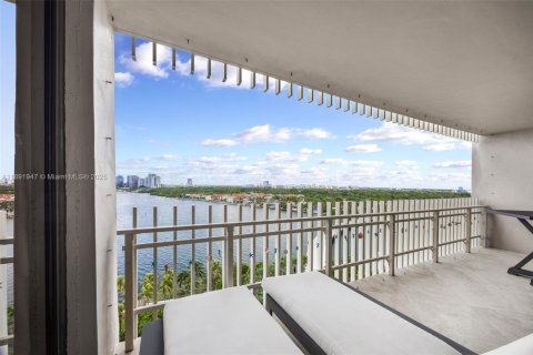 Condo in Miami, Florida, 2 bedrooms  № 1944149 - photo 3