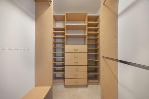 Condo in Miami, Florida, 2 bedrooms  № 1944149 - photo 19