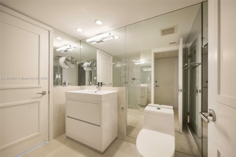 Condo in Miami, Florida, 2 bedrooms  № 1944149 - photo 22