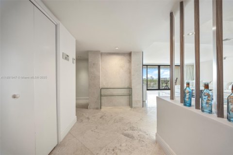 Condo in Miami, Florida, 2 bedrooms  № 1944149 - photo 4