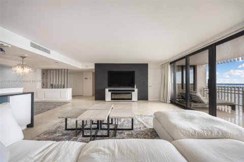 Condo in Miami, Florida, 2 bedrooms  № 1944149 - photo 6