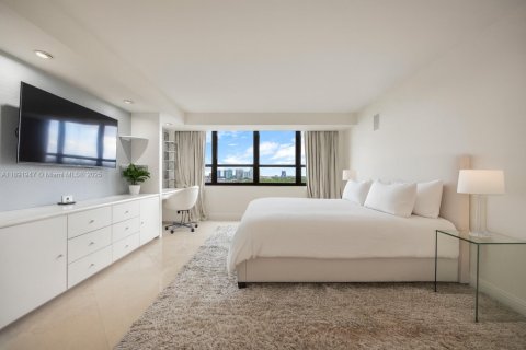 Condo in Miami, Florida, 2 bedrooms  № 1944149 - photo 15
