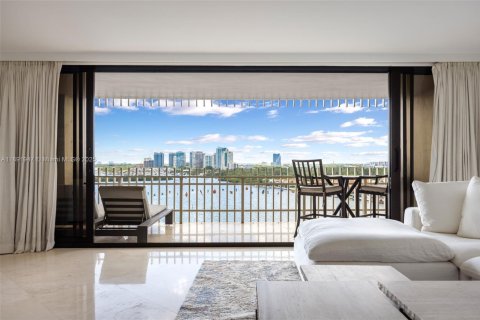 Condo in Miami, Florida, 2 bedrooms  № 1944149 - photo 11