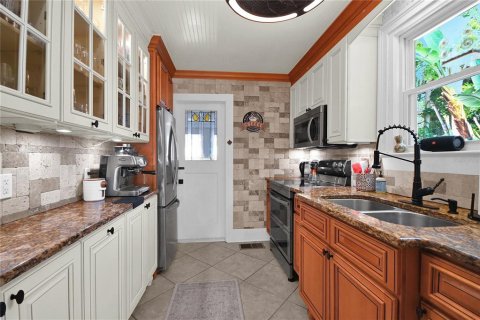 House in New Smyrna Beach, Florida 3 bedrooms, 152.55 sq.m. № 2266341 - photo 23