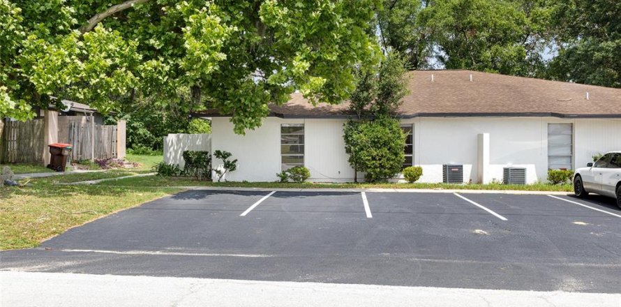 Apartment in Ocala, Florida 2 bedrooms, 317.45 sq.m. № 2215175