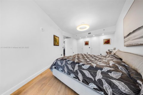 Condo in Sunny Isles Beach, Florida, 2 bedrooms  № 1936376 - photo 12