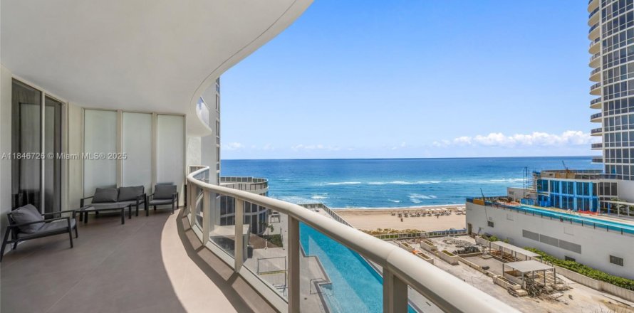 Condo in Sunny Isles Beach, Florida, 2 bedrooms  № 1936376