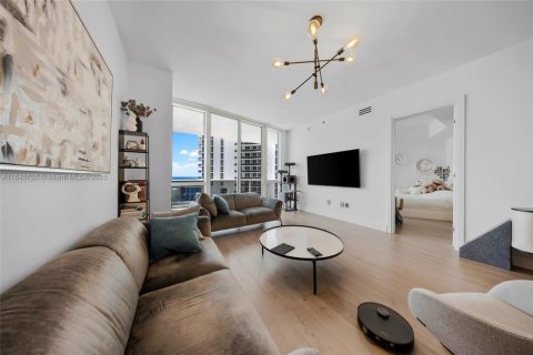 Condo in Sunny Isles Beach, Florida, 2 bedrooms  № 1936376 - photo 7