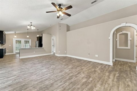 House in Sanford, Florida 3 bedrooms, 123.75 sq.m. № 2400475 - photo 3