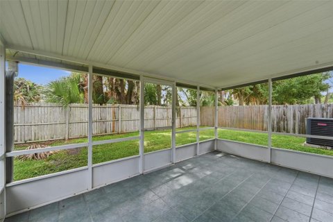 House in Sanford, Florida 3 bedrooms, 123.75 sq.m. № 2400475 - photo 24