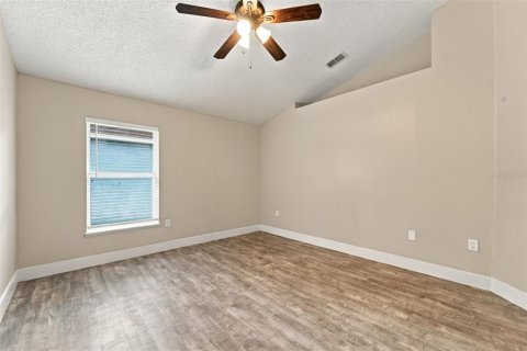 House in Sanford, Florida 3 bedrooms, 123.75 sq.m. № 2400475 - photo 17