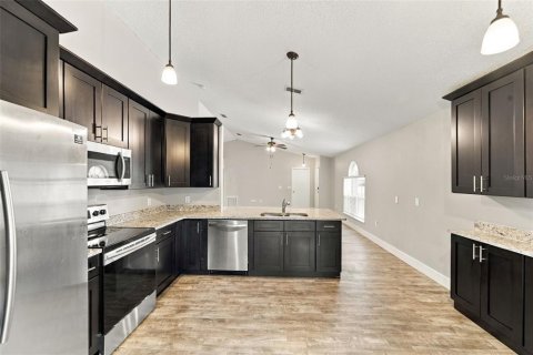 House in Sanford, Florida 3 bedrooms, 123.75 sq.m. № 2400475 - photo 12