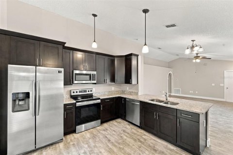House in Sanford, Florida 3 bedrooms, 123.75 sq.m. № 2400475 - photo 13