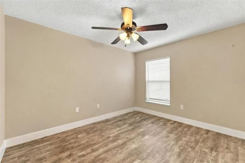 House in Sanford, Florida 3 bedrooms, 123.75 sq.m. № 2400475 - photo 18