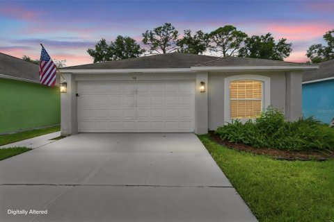 House in Sanford, Florida 3 bedrooms, 123.75 sq.m. № 2400475 - photo 2
