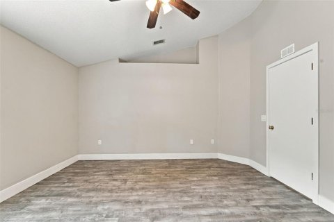 House in Sanford, Florida 3 bedrooms, 123.75 sq.m. № 2400475 - photo 14