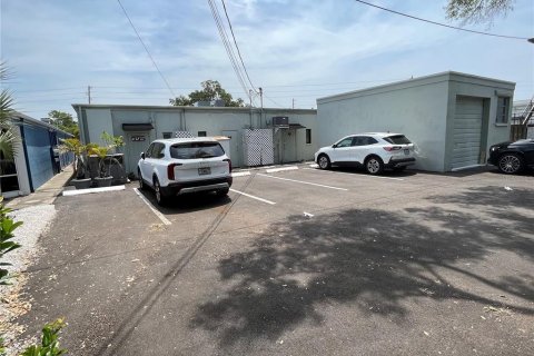 Commercial property in Belleair Bluffs, Florida 306.95 sq.m. № 481737 - photo 2