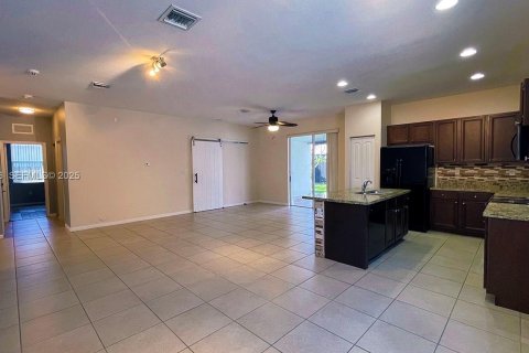 Casa en venta en Miami, Florida, 4 dormitorios, 170.66 m2 № 2039968 - foto 7