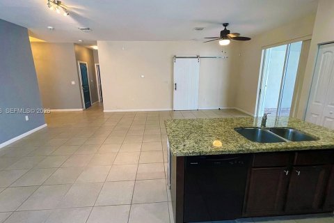 Casa en venta en Miami, Florida, 4 dormitorios, 170.66 m2 № 2039968 - foto 12