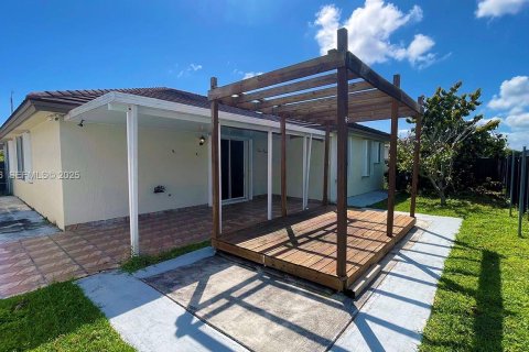 Casa en venta en Miami, Florida, 4 dormitorios, 170.66 m2 № 2039968 - foto 28