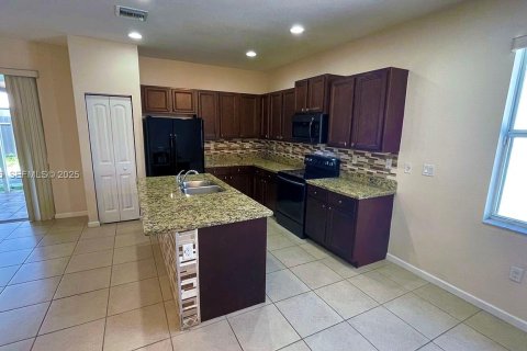 Casa en venta en Miami, Florida, 4 dormitorios, 170.66 m2 № 2039968 - foto 11