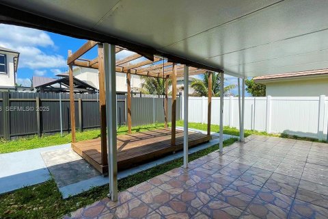 Casa en venta en Miami, Florida, 4 dormitorios, 170.66 m2 № 2039968 - foto 27