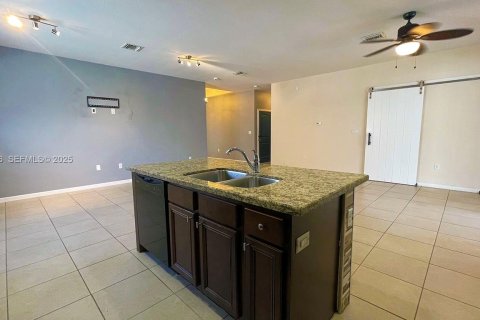 Casa en venta en Miami, Florida, 4 dormitorios, 170.66 m2 № 2039968 - foto 10