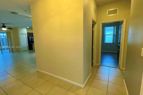 Casa en venta en Miami, Florida, 4 dormitorios, 170.66 m2 № 2039968 - foto 5