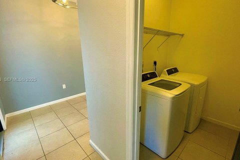 Casa en venta en Miami, Florida, 4 dormitorios, 170.66 m2 № 2039968 - foto 13