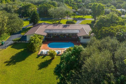 Casa en venta en Pinecrest, Florida, 5 dormitorios, 255.95 m2 № 1399801 - foto 1