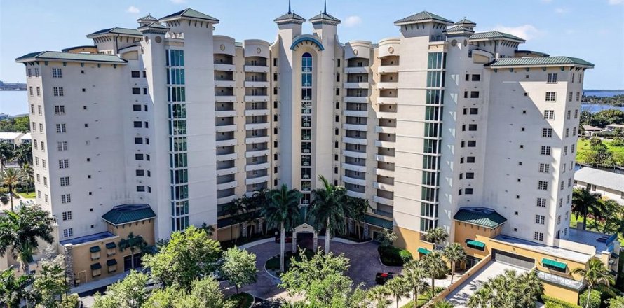 Condo à North Fort Myers, Floride, 3 chambres № 2114328