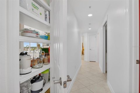 Copropriété à vendre à North Fort Myers, Floride: 3 chambres, 192.4 m2 № 2114328 - photo 17