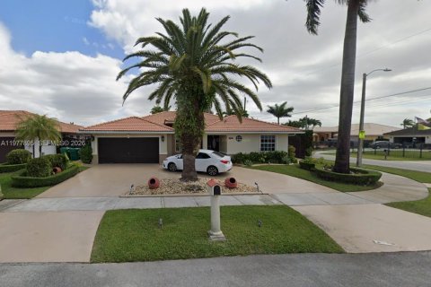 House in Miami, Florida 3 bedrooms, 181.72 sq.m. № 2042437