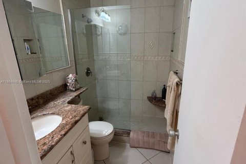 Купить кондоминиум в Халландейл-Бич, Флорида 1 спальня, 58.06м2, № 1892591 - фото 24