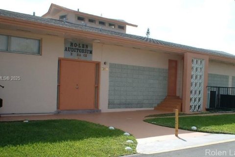 Condo in Hallandale Beach, Florida, 1 bedroom  № 1892591 - photo 29