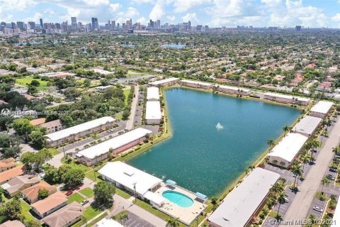 Copropriété à vendre à Hallandale Beach, Floride: 1 chambre, 58.06 m2 № 1892591 - photo 2