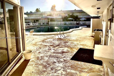 Condominio en venta en Hallandale Beach, Florida, 1 dormitorio, 58.06 m2 № 1892591 - foto 28