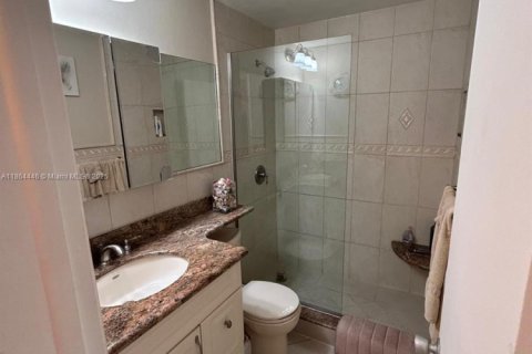 Condo in Hallandale Beach, Florida, 1 bedroom  № 1892591 - photo 22