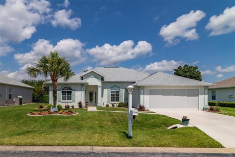 House in Ocala, Florida 2 bedrooms, 155.33 sq.m. № 1902481 - photo 1