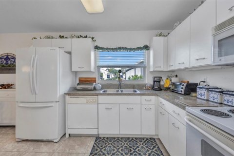 House in Punta Gorda, Florida 2 bedrooms, 127.37 sq.m. № 1916214 - photo 10