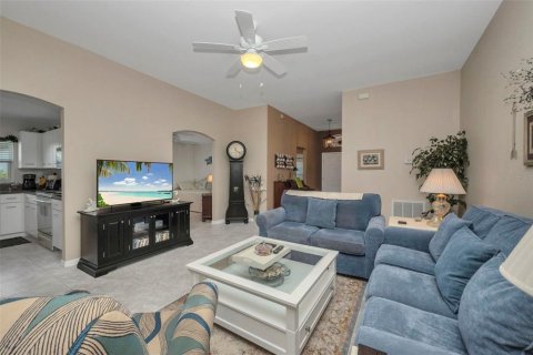 House in Punta Gorda, Florida 2 bedrooms, 127.37 sq.m. № 1916214 - photo 5