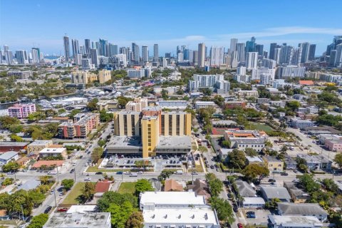 Commercial property in Miami, Florida № 2042942 - photo 7