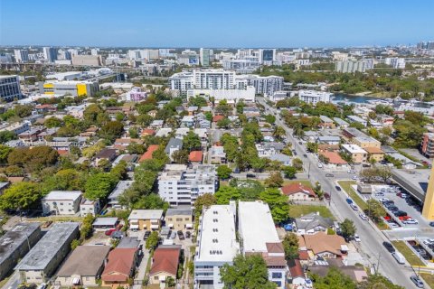 Commercial property in Miami, Florida № 2042942 - photo 5