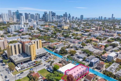 Commercial property in Miami, Florida № 2042942 - photo 9