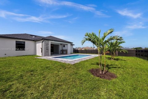 House in Cape Coral, Florida 3 bedrooms, 130.99 sq.m. № 2082929 - photo 29