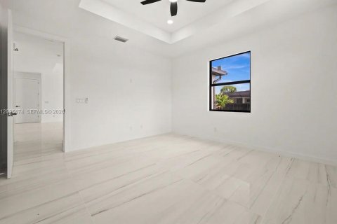 House in Cape Coral, Florida 3 bedrooms, 130.99 sq.m. № 2082929 - photo 19
