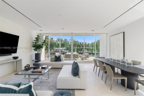 Casa en venta en Miami Beach, Florida, 4 dormitorios, 478.82 m2 № 2045789 - foto 6