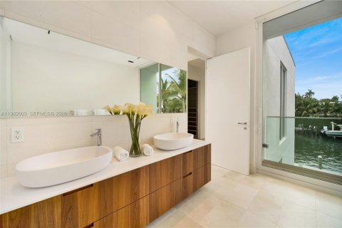Casa en venta en Miami Beach, Florida, 4 dormitorios, 478.82 m2 № 2045789 - foto 16